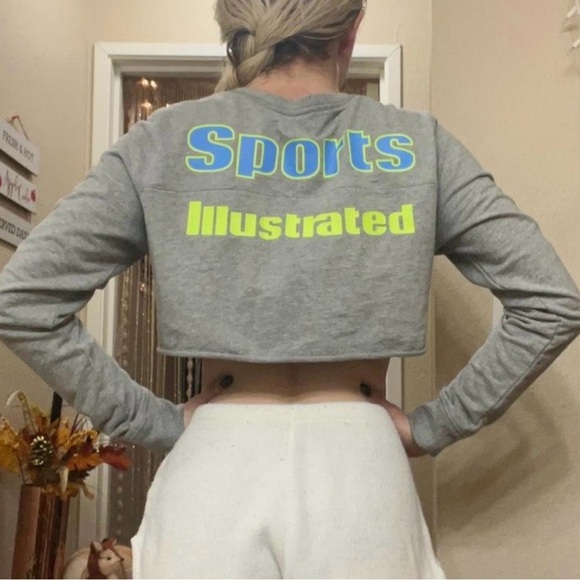 Sports Illustrated Logo crop top sweater - Picture 1 of 4